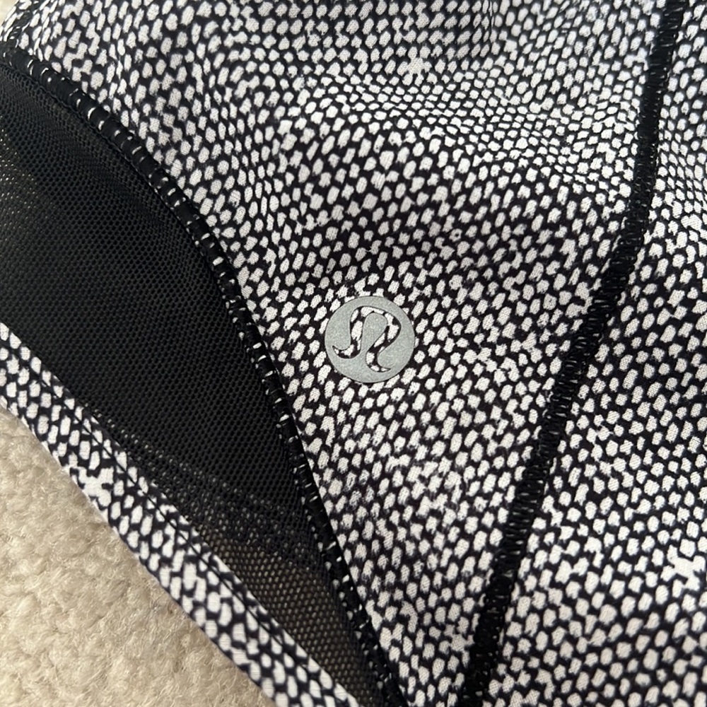 LULULEMON SHORTS - Picture 3 of 4
